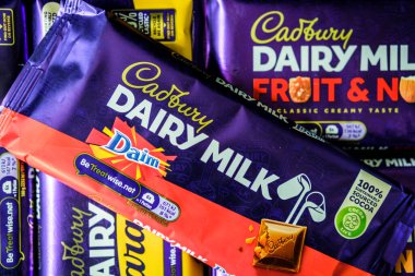 Londra, 18 Mayıs 2025, İngiliz Favori Cadbury Süt Çikolataları Seçimi