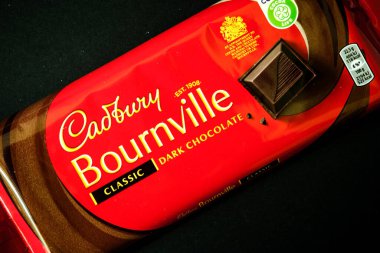 Londra İngiltere, 18 Mayıs 2025, Cadbury Bournville Düz Çikolata Barı