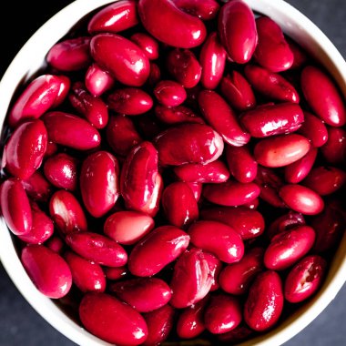 Londra İngiltere, Mayıs 22 2025, Kırmızı Böbrek Fasulyesi Bir Kupa İçinde Yatar