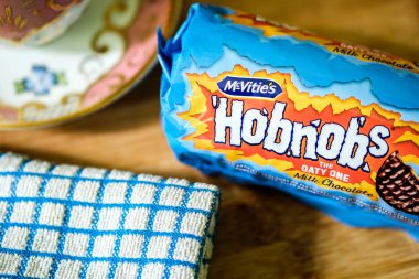 Londra İngiltere, 26 Mayıs 2025, Süt Çikolata kaplı Yulaflı McVities Hobnob Bisküvileri