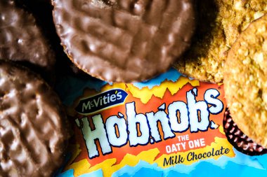 Londra İngiltere, 26 Mayıs 2025, Süt Çikolata kaplı Yulaflı McVities Hobnob Bisküvileri