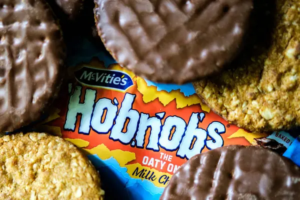Londra İngiltere, 26 Mayıs 2025, Süt Çikolata kaplı Yulaflı McVities Hobnob Bisküvileri
