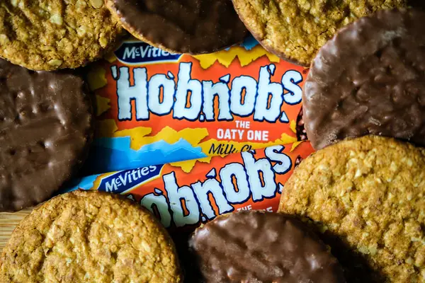 Londra İngiltere, 26 Mayıs 2025, Süt Çikolata kaplı Yulaflı McVities Hobnob Bisküvileri