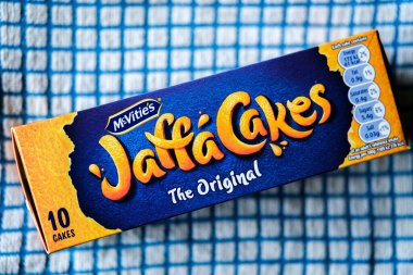 Londra Birleşik Devletleri, 26 Mayıs 2025, Çikolata kaplı McVities Jaffa Kek Süngerli Kekler veya Bisküviler