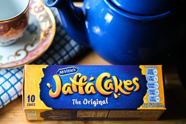 Londra Birleşik Devletleri, 26 Mayıs 2025, Çikolata kaplı McVities Jaffa Kek Süngerli Kekler veya Bisküviler