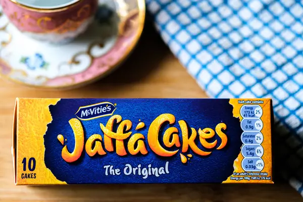 Londra Birleşik Devletleri, 26 Mayıs 2025, Çikolata kaplı McVities Jaffa Kek Süngerli Kekler veya Bisküviler