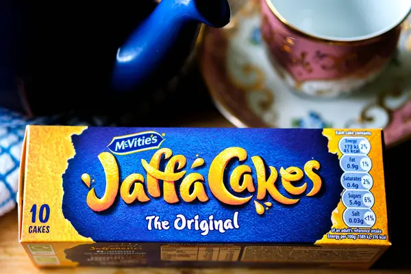 Londra Birleşik Devletleri, 26 Mayıs 2025, Çikolata kaplı McVities Jaffa Kek Süngerli Kekler veya Bisküviler