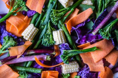 Londra İngiltere, 27 Mayıs 2025, Taze Sağlıklı Karıştırma Seçenekleri Pişmeye Hazır Sebzeler