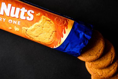 Londra İngiltere, 29 Mayıs 2025, Geleneksel McVities Paketi Baharatlı Zencefilli Cevizli Bisküvi