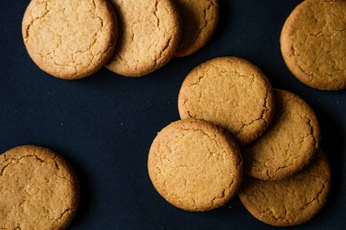 Londra İngiltere, 29 Mayıs 2025, Geleneksel Sıcak Baharatlı Popüler Zencefilli Kurabiye Grubu