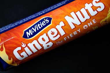 Londra İngiltere, 29 Mayıs 2025, Geleneksel McVities Paketi Baharatlı Zencefilli Cevizli Bisküvi