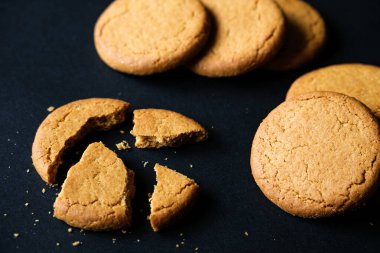 Londra İngiltere, 29 Mayıs 2025, Geleneksel Sıcak Baharatlı Popüler Zencefilli Kurabiye Grubu