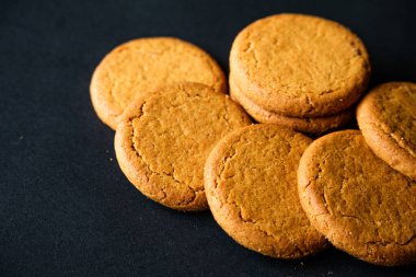 Londra İngiltere, 29 Mayıs 2025, Geleneksel Sıcak Baharatlı Popüler Zencefilli Kurabiye Grubu