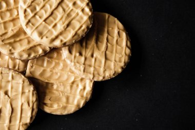 London UK, 29 Mayıs 2025, A Pile or Group of Geleneksel Altın Karamelli Bisküviler