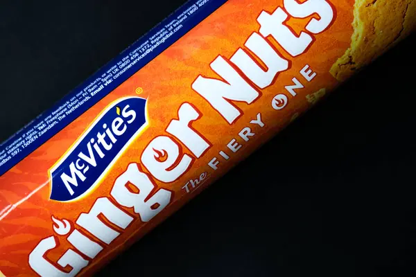 Londra İngiltere, 29 Mayıs 2025, Geleneksel McVities Paketi Baharatlı Zencefilli Cevizli Bisküvi