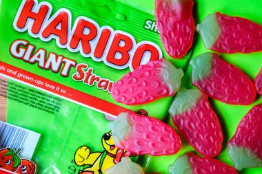 Londra İngiltere, 30 Mayıs 2025, Haribo Dev Çilek Lezzetli Çilek Şekerleri