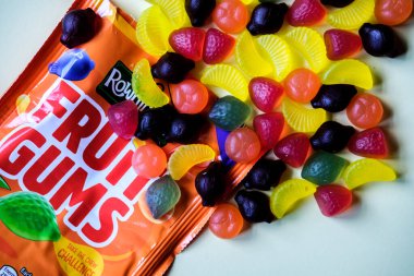 Londra İngiltere, 31 Mayıs 2025, Rowntrees Klasik Meyve Şekeri Paketi