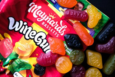 Londra, 31 Mayıs 2025, Bir paket Maynard Bassett Geleneksel Şarap Dişetleri