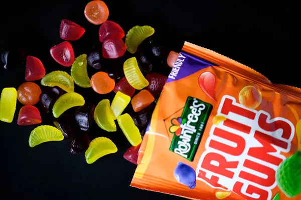 Londra İngiltere, 31 Mayıs 2025, Rowntrees Klasik Meyve Şekeri Paketi