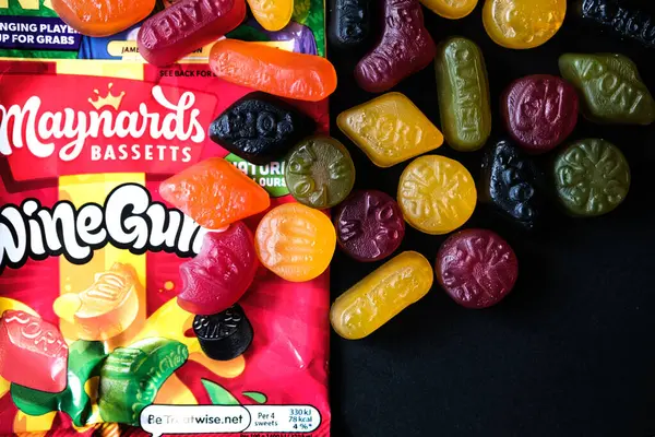 Londra, 31 Mayıs 2025, Bir paket Maynard Bassett Geleneksel Şarap Dişetleri