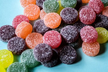 Londra İngiltere, Haziran 01 2025, Renkli Geleneksel Meyve Pasaportları Seçimi