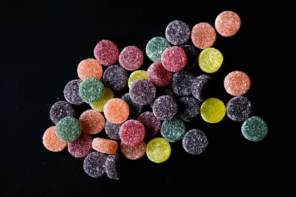 Londra İngiltere, Haziran 01 2025, Renkli Geleneksel Meyve Pasaportları Seçimi