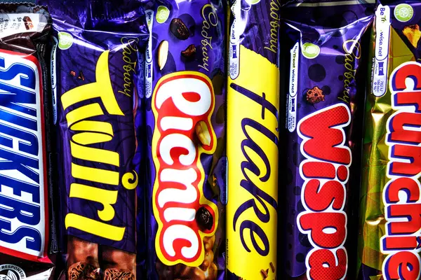 Londra İngiltere, Haziran 01 2025, En Sevilen İngiliz Çikolata Seçimi