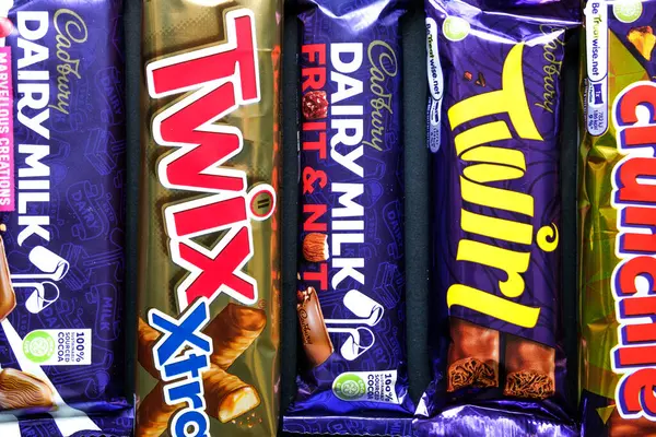 Londra İngiltere, Haziran 01 2025, En Sevilen İngiliz Çikolata Seçimi