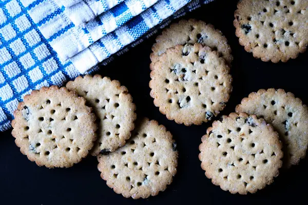 Londra İngiltere, Haziran 02 2025, Geleneksel İngiliz Favori Kıtır Meyveli Bisküviler