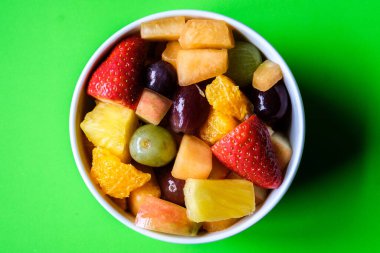 Londra İngiltere, Haziran 05 2025, Taze Olgun Meyve Salatası