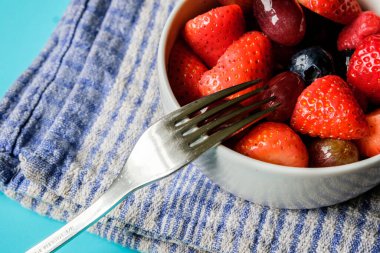 Londra İngiltere, Haziran 05 2025, Taze Olgun Meyve Salatası