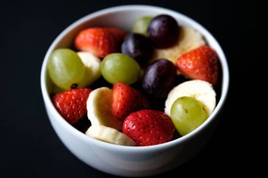 Londra İngiltere, Haziran 05 2025, Taze Olgun Meyve Salatası