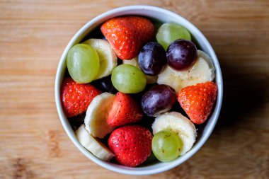 Londra İngiltere, Haziran 05 2025, Taze Olgun Meyve Salatası