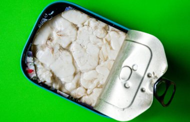 Londra, Haziran 06 2025, Cods Roe Deniz Ürünleri Pişirmeye Hazır Teneke ya da Kutu