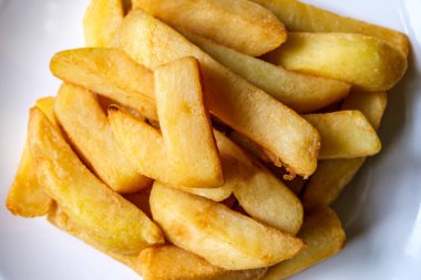 Londra İngiltere, Haziran 07 2025, Koyu Patates kızartması tabağı.