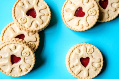 Londra İngiltere, Haziran 09 2025, Klasik Jammy Dodger Ekmek Kurabiyesi Seçimi