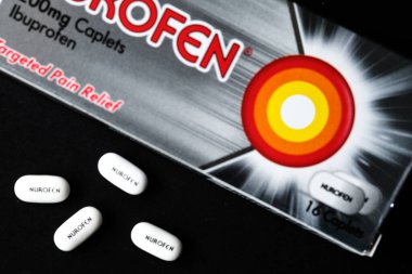 Londra İngiltere, 10 Haziran 2025, Ibuprofen Ağrı kesici içeren Nurofen Capulet Paketi