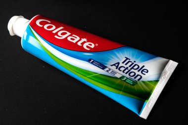 Londra İngiltere, 11 Haziran 2025, Oral Hijyen için Colgate Üçlü Diş macunu