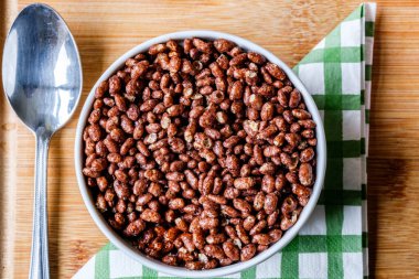 Londra İngiltere, 12 Haziran 2025, İngiliz Klasik Favori Coco Pops Kahvaltı Gevreği Kasesi
