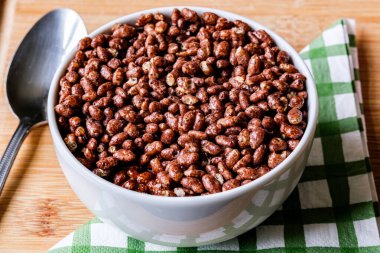 Londra İngiltere, 12 Haziran 2025, İngiliz Klasik Favori Coco Pops Kahvaltı Gevreği Kasesi