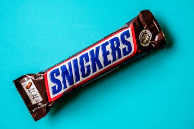 Londra İngiltere, 20 Haziran 2025, Aile Favori Snickers Karamel fıstıklı çikolata ve Nougat kaplı Süt Çikolatası