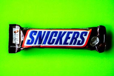 Londra İngiltere, 20 Haziran 2025, Aile Favori Snickers Karamel fıstıklı çikolata ve Nougat kaplı Süt Çikolatası