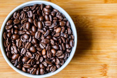 Londra İngiltere, 14 Temmuz 2025, Taze Aromatik Kızarmış Organik Kahve Fasulyesi 