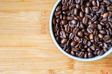 Londra İngiltere, 14 Temmuz 2025, Taze Aromatik Kızarmış Organik Kahve Fasulyesi 