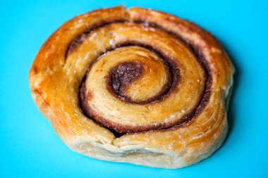 Londra, 30 Ağustos 2025, Pişirilmiş Tarçın Girdabı İnsansız Kahvaltı Pastası