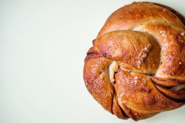 Londra, 30 Ağustos 2025, İnsansız Taze Tarçınlı Çörek Kahvaltı Pastası