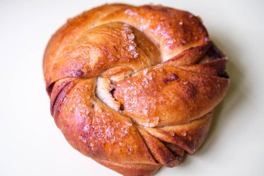 Londra, 30 Ağustos 2025, İnsansız Taze Tarçınlı Çörek Kahvaltı Pastası