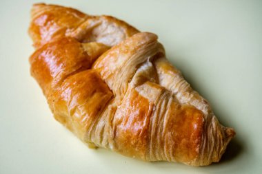 Londra, 30 Ağustos 2025, Taze Pişmiş Tereyağlı Criossant Kahvaltı Pastası İnsansız