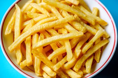 Londra, 30 Ağustos 2025, Bir kase pişmiş patates kızartması veya insan olmadan patates kızartması.