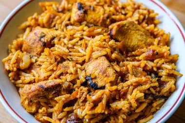 Londra İngiltere, Eylül 01 2025, Klasik Hint usulü Baharatlı Tavuk Biryani Yemekleri İnsansız